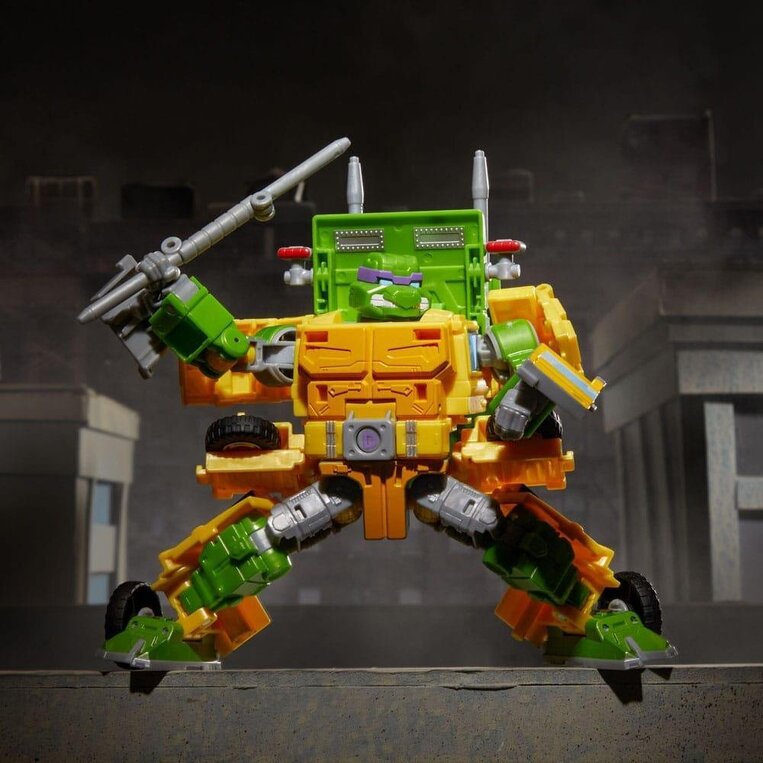 Transformers x Teenage Mutant Ninja Turtles - Party Wallop Action Figure (18cm) - F9656