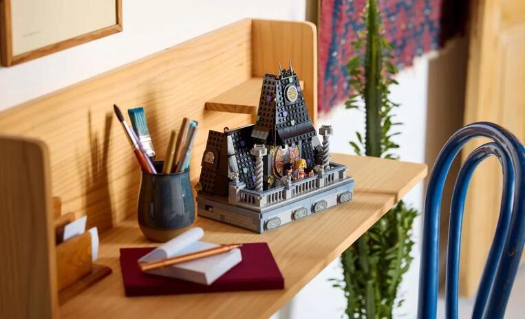 LEGO Wednesday & Enid's Dorm Room - 76781