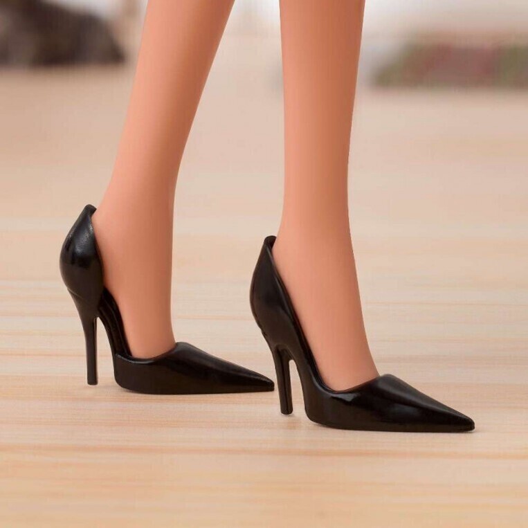 Barbie Συλλεκτική Κούκλα Inspiring Women Isabel Allende - HRM44